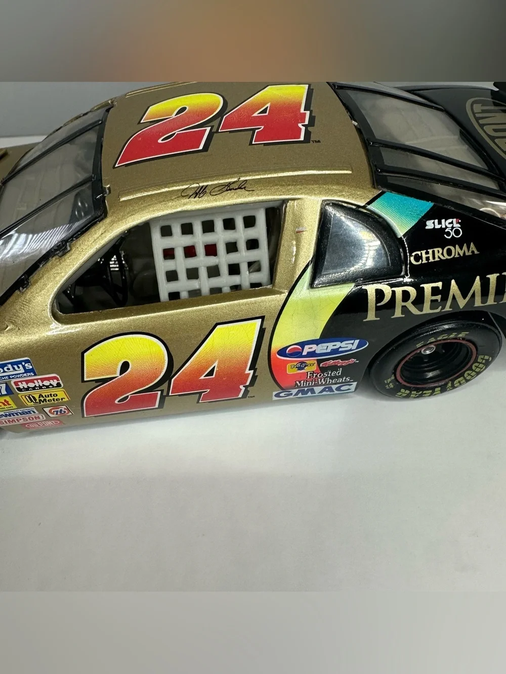 Jeff Gordon #24 DuPont Chroma Premier 1997 Monte Carlo 1:24 Diecast Car
